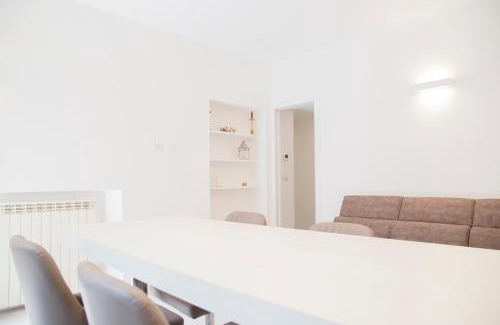 Chinatown Apartamento | Brand, new and fully furnished apt
