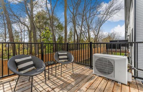 Niagara Falls Apartamento | BRAND NEW and Stylish 2BR Suite With Sofa Bed, Located 7 Mins From Niagara Falls and can Sleep 6 Guests