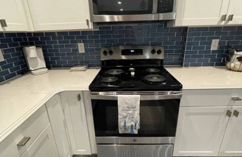 St. Clair County Apartamento | Brand new apartment with full kitchen, porch and patio.1 King/1sofa bed/ 1 bath