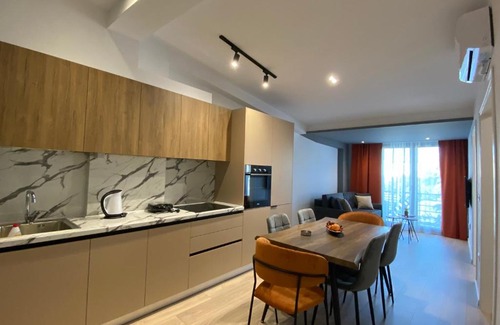 Durres Apartamento | Brand New Apts located at the city’s main square-100 mbs wifi