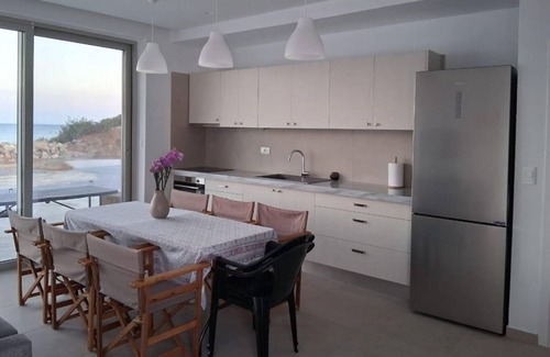 Makry Gialos Casa | Brand new beachfront house in Koutsouras — 30 steps to crystal-clear water!