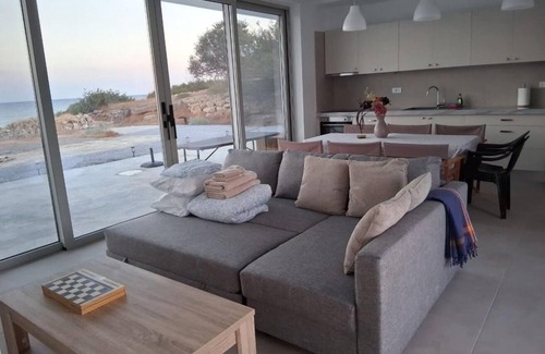 Makry Gialos Casa | Brand new beachfront house in Koutsouras — 30 steps to crystal-clear water!