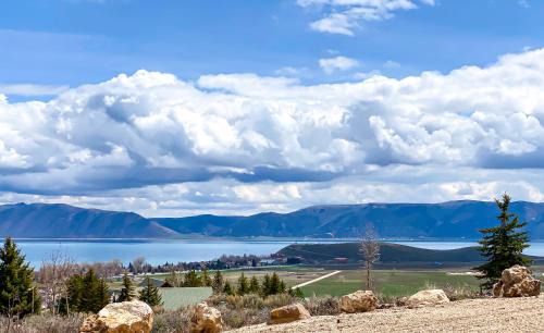 Sweetwater Casa | Brand New Bear Lake Beach Cottage in Sweetwater