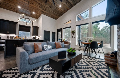 Pickens Cabina | BRAND NEW! BOHO Modern + Chic Luxury Couples Retreat!