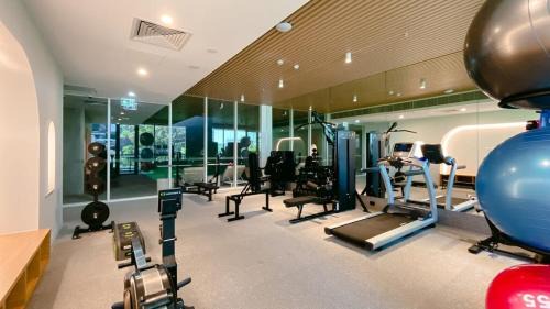 Box Hill Apartamento | Brand New Box Hill Central Executive w pool+gym