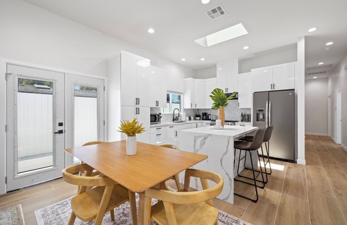 Riverview West Casa | Brand New Build, Luxurious, Bright, Cozy Staycation, 20 mins to Disney, Arcade