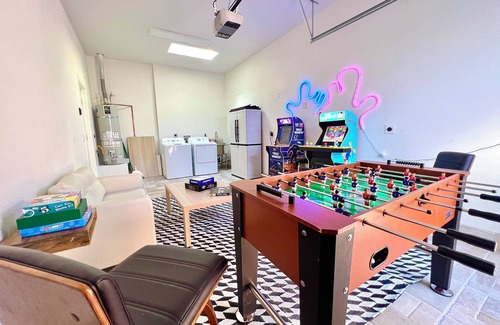 Riverview West Casa | Brand New Build, Luxurious, Bright, Cozy Staycation, 20 mins to Disney, Arcade