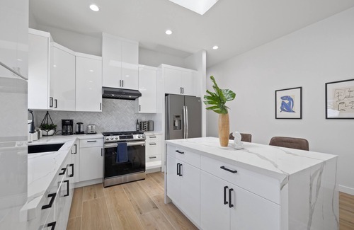 Riverview West Casa | Brand New Build, Luxurious, Bright, Cozy Staycation, 20 mins to Disney, Arcade