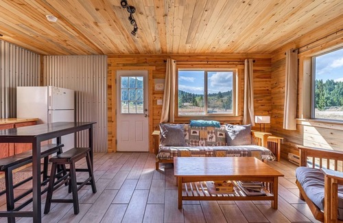 East Glacier Park Cabina | ¡Cabina nueva (abril de 2020) justo al final del Parque Nacional Glacier!