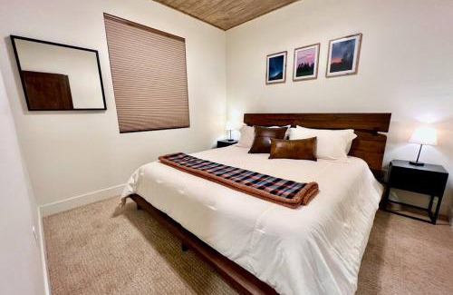 Island Park Casa | Brand NEW Cabin in the pines