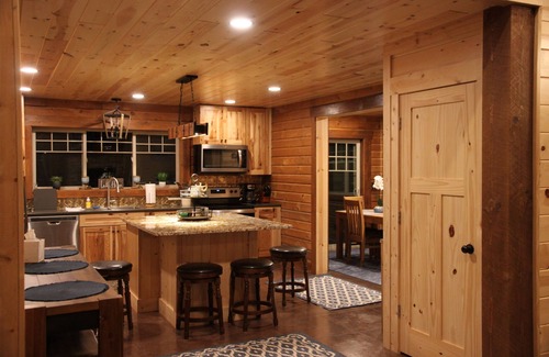 Spooner Cabina | Brand NEW Cabin in the Pines w Private Lake