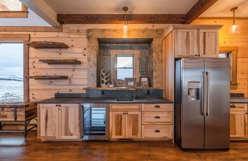 Belt Cabina | Brand New Cabin with Hot Tub on 800-acre Guest Ranch