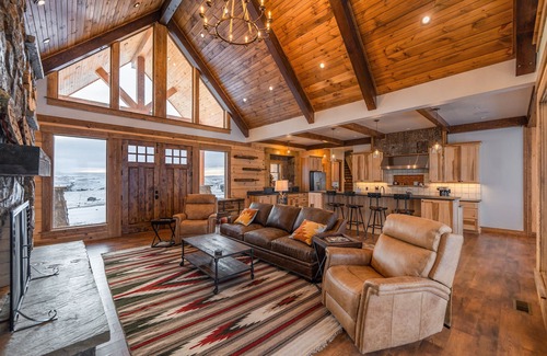 Belt Cabina | Brand New Cabin with Hot Tub on 800-acre Guest Ranch