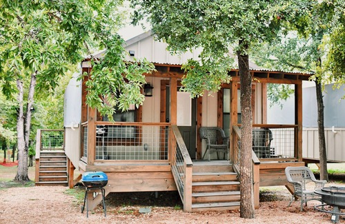 Seguin Cabina | Brand new Cabin with Pool, hot tub, kayaking, paddle boarding & hiking! - SG8