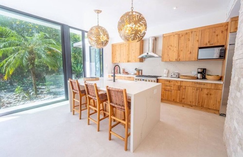 Playa Guiones Casa | Brand New Casa Marea walk to beach