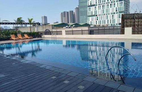 Socorro Apartamento | Brand New Central Convenience Studio Condo with Balcony in Araneta City Cubao
