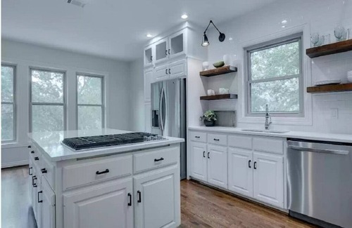 Grapevine Casa | BRAND NEW!Central DFW, Slps 12, Pool, 1 Acre, 4 bed 5 bath