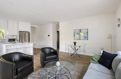 Burbank Casa | Brand NEW Charming 2-bedroom house with AC, WiFi in fabulous Burbank Hills