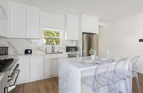 Burbank Casa | Brand NEW Charming 2-bedroom house with AC, WiFi in fabulous Burbank Hills