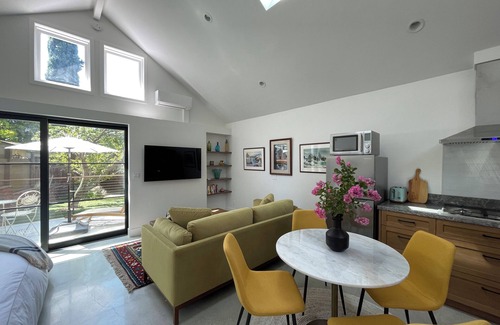 Glenwood Cabaña | Brand New Charming Guest House in lovely Northwest Glendale CA. Private &Quiet