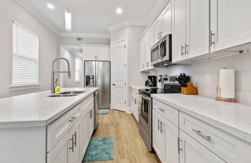 Mid-City Casa | Brand New Clean Modern 3br by Streetcar Line!