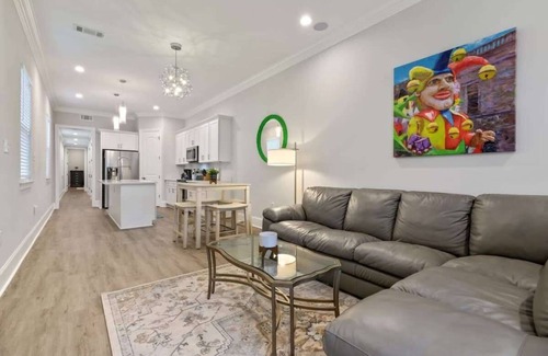 Mid-City Casa | Brand New Clean Modern 3br by Streetcar Line!