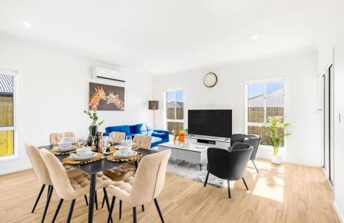 Greenbank Casa | Brand New Comfy Home 4Bedroom designer furniture