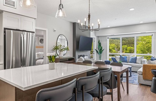 Copperstone Resort Apartamento | Brand New Condo, Mountain Views