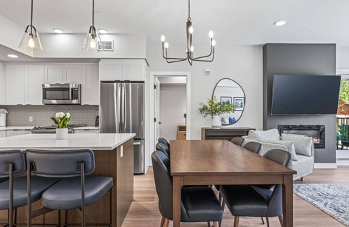 Copperstone Resort Apartamento | Brand New Condo, Mountain Views