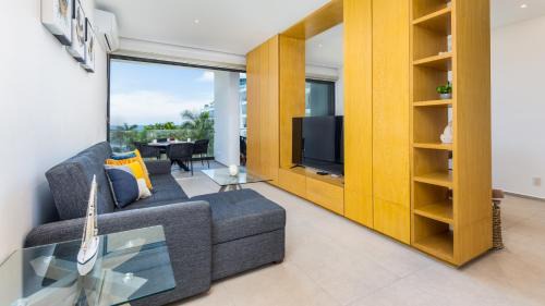 Flamingos Apartamento | Brand New Condo Aria Ocean 501 by Kivoya