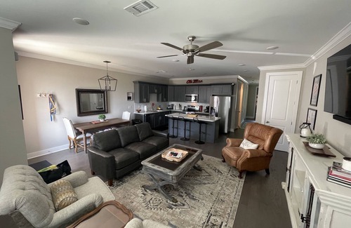 Oxford Condominio | Brand new condo available, 5 minutes to stadium and 1.5 miles off the square.