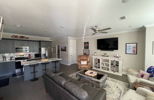 Oxford Condominio | Brand new condo available, 5 minutes to stadium and 1.5 miles off the square.