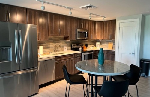 Canandaigua Condominio | Brand new condo on north end of Canandaigua Lake!
