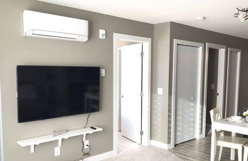 Calgary Condominio | Nueva suite de condominios cerca de YYC y CrossIron Mall