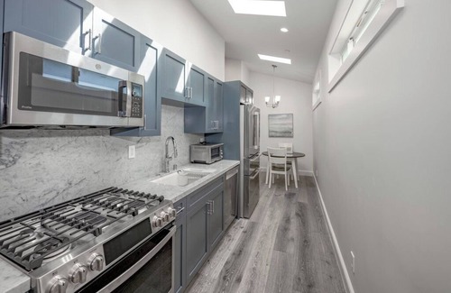 Sherman Oaks Cabaña | Brand New Construction- 1 Bdrm Guest House- Sherman Oaks