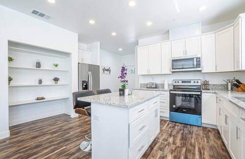 South Natomas Casa | BRAND NEW CONSTRUCTION NEAR DOWNTOWN & SMF AIRPORT
