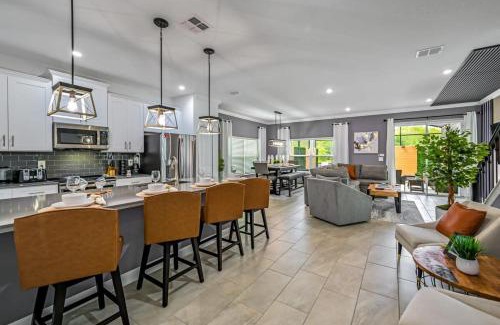 Kissimmee Casa | Brand New Corner Lot Pond View Vacation Home