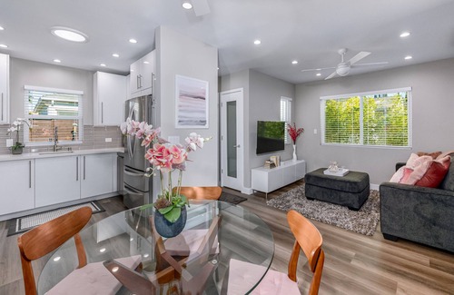 Van Nuys Cabaña | Brand New Cottage w/private yards & close to all!