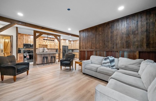 Cottage Grove Casa | Brand New Country Rustic Barn-R&R At It's Finest! Madison Area