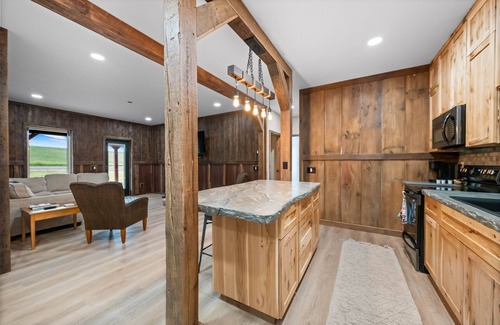 Cottage Grove Casa | Brand New Country Rustic Barn-R&R At It's Finest! Madison Area