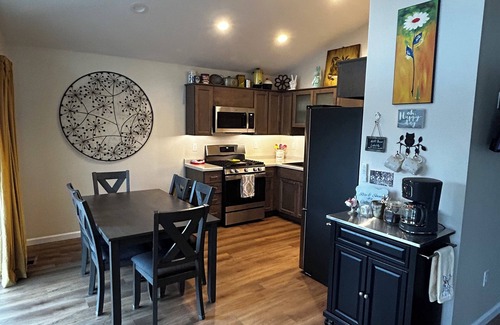 Como Casa | Brand New, Cozy 2-bdrm cottage with 2.5 baths & 3 beds Minutes from Lake Geneva