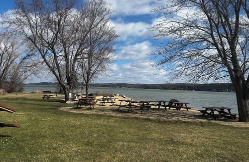 Como Casa | Brand New, Cozy 2-bdrm cottage with 2.5 baths & 3 beds Minutes from Lake Geneva