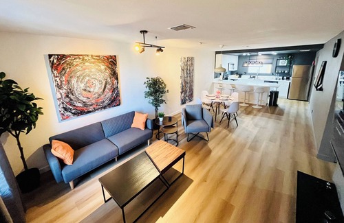 Chinatown Condominio | BRAND NEW! Cozy 2br 2ba, 5min to Vegas Strip, Fast Wi-Fi, Street Parking