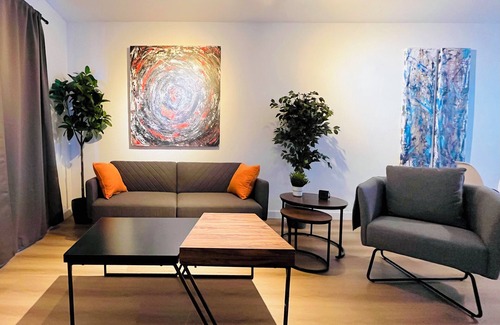Chinatown Condominio | BRAND NEW! Cozy 2br 2ba, 5min to Vegas Strip, Fast Wi-Fi, Street Parking
