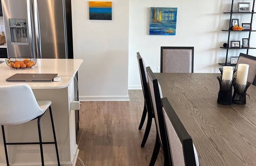 Zionsville Condominio | Brand new cozy 4-bedroom condo w/ WiFi, AC and pond view in charming Zionsville