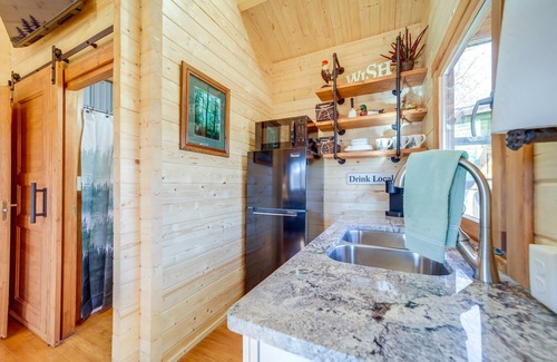 Canton Cabina | Brand new cozy cabin in the mountains. 2 bedrooms with an adorable loft.