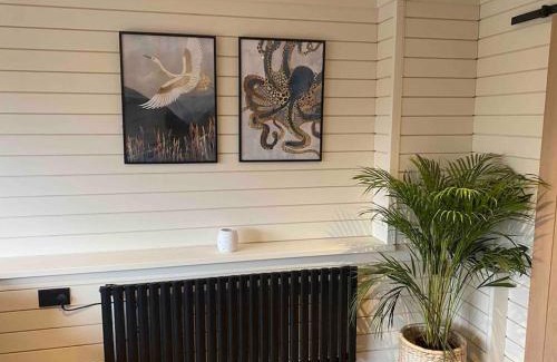 Trowbridge Casa | brand new cozy cabin with parking