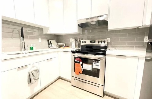 Marpole Casa | Brand New cozy convenient suite near airport/ skytrain