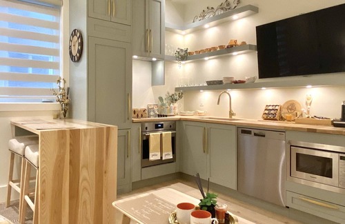 Richmond Apartamento | BRAND NEW Cozy Scandinavian Suite