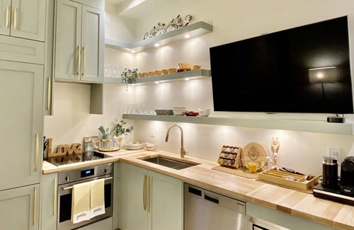 Richmond Apartamento | BRAND NEW Cozy Scandinavian Suite
